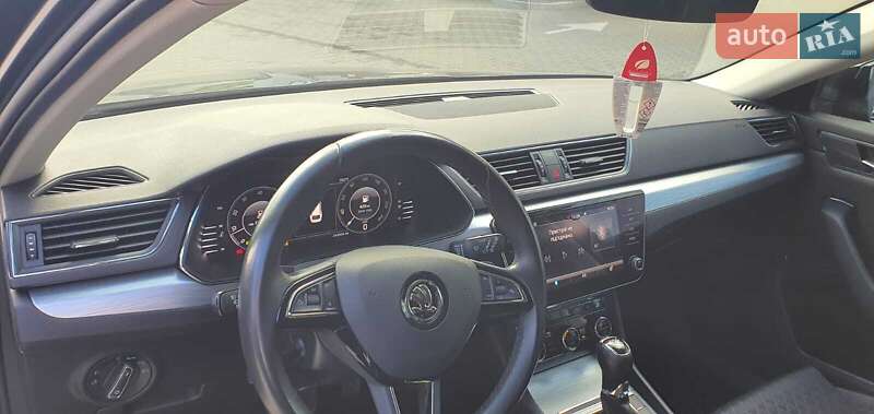 Универсал Skoda Superb 2019 в Ужгороде