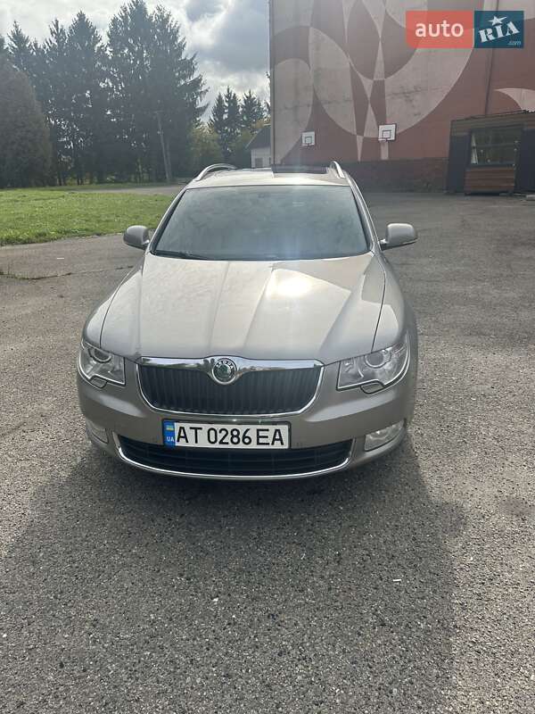 Универсал Skoda Superb 2011 в Бурштыне