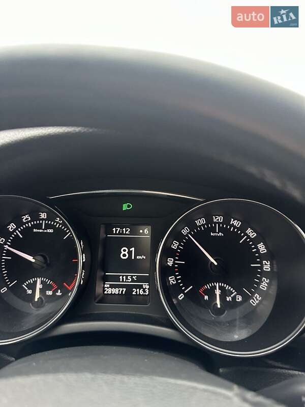 Универсал Skoda Superb 2011 в Бурштыне