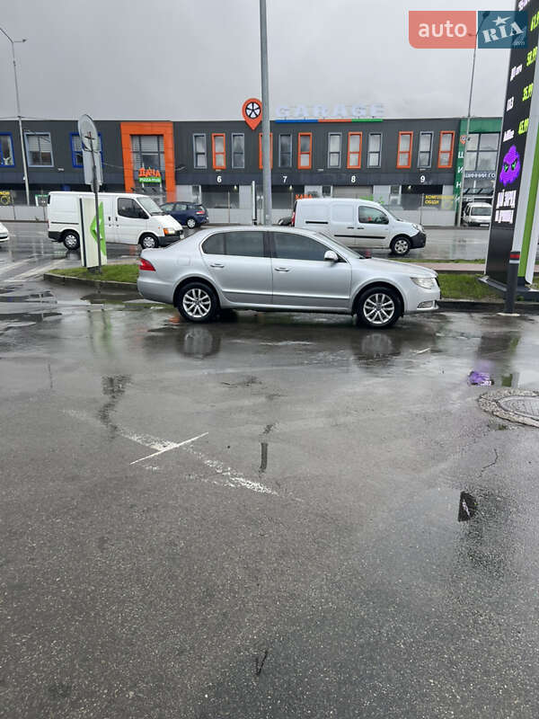 Лифтбек Skoda Superb 2011 в Тернополе