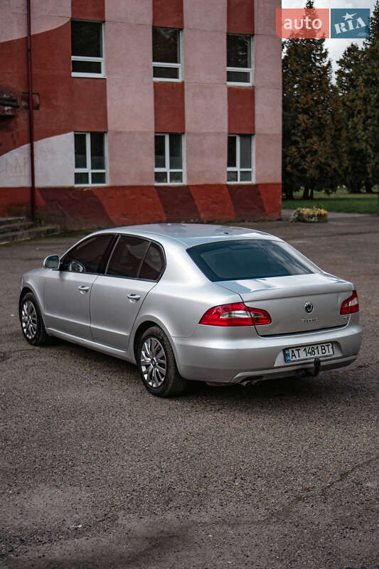 Лифтбек Skoda Superb 2012 в Бурштыне