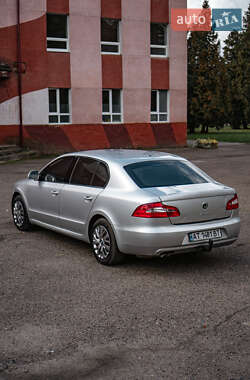 Лифтбек Skoda Superb 2012 в 