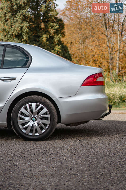Лифтбек Skoda Superb 2012 в Бурштыне