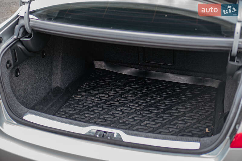 Лифтбек Skoda Superb 2012 в Бурштыне