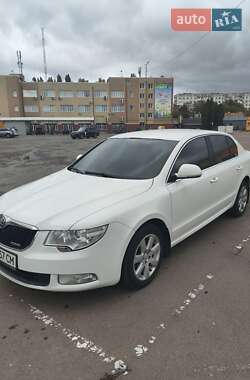 Лифтбек Skoda Superb 2011 в 