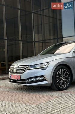 Лифтбек Skoda Superb 2022 в 