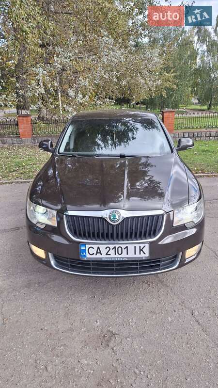 Лифтбек Skoda Superb 2013 в 