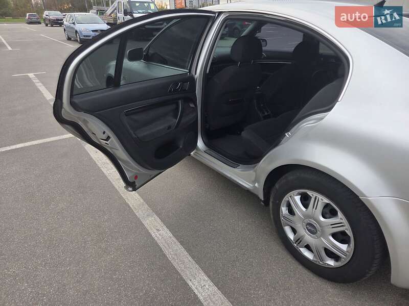 Лифтбек Skoda Superb 2004 в Ирпене фото 4 Лифтбек Skoda Superb 2004 в Ирпене