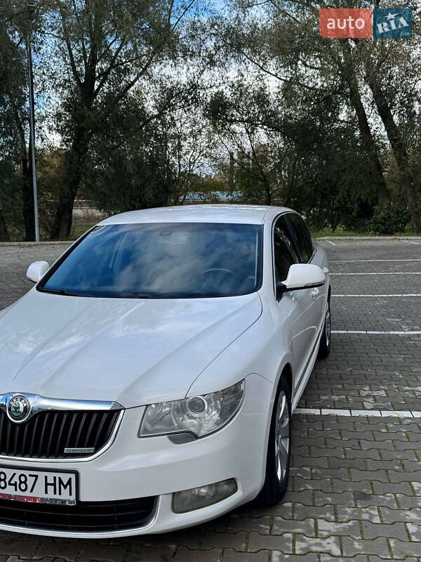 Ліфтбек Skoda Superb 2012 в 
