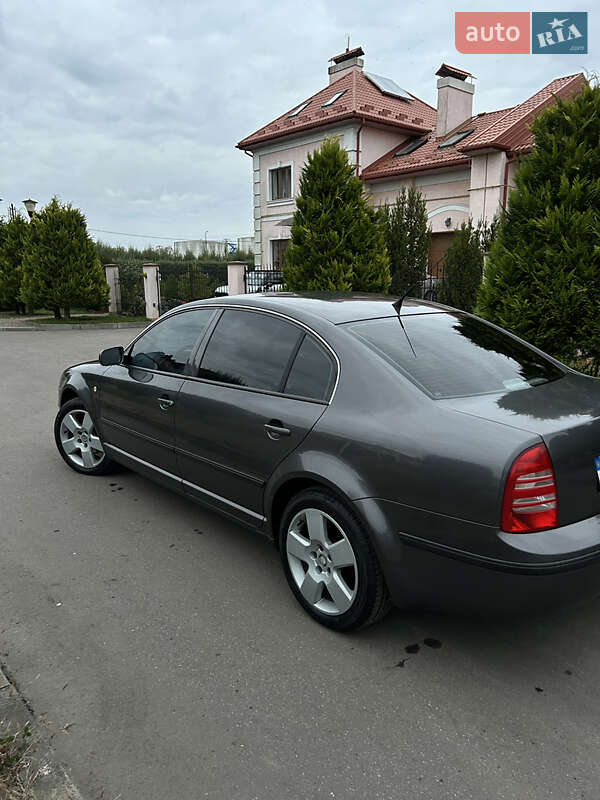 Ліфтбек Skoda Superb 2002 в Шептицькому