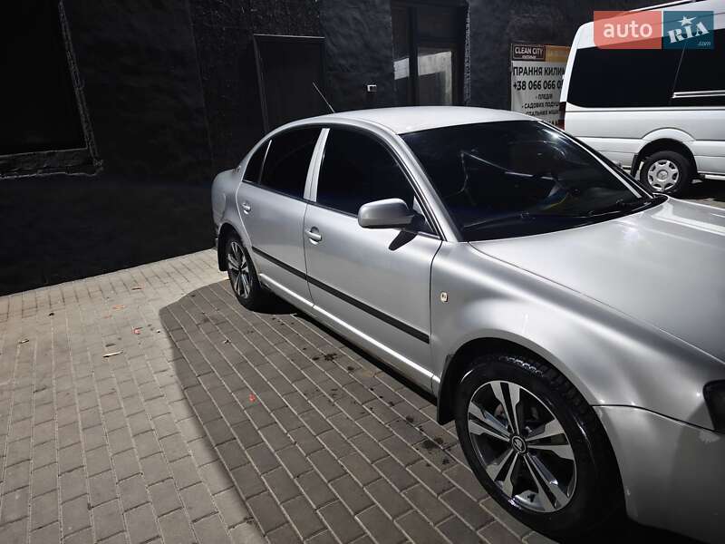 Лифтбек Skoda Superb 2004 в Сумах