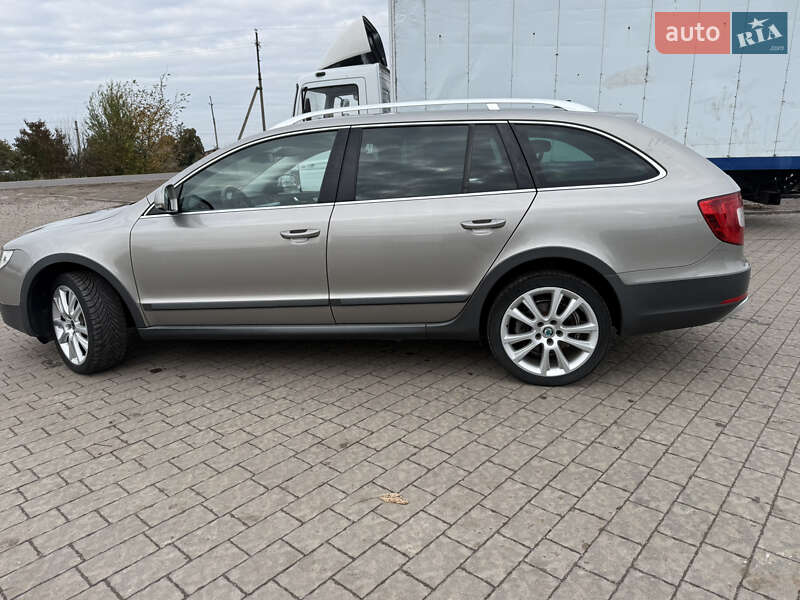 Універсал Skoda Superb 2013 в Львові