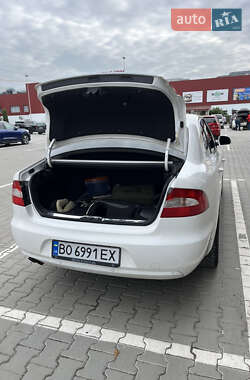 Ліфтбек Skoda Superb 2013 в 