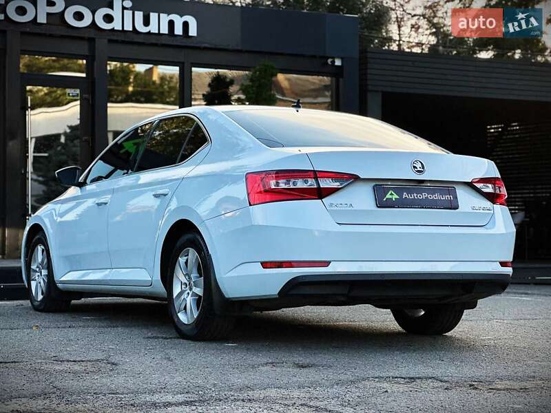 Лифтбек Skoda Superb 2019 в Киеве