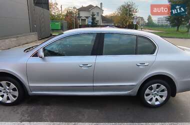 Лифтбек Skoda Superb 2011 в 