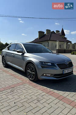 Лифтбек Skoda Superb 2016 в 