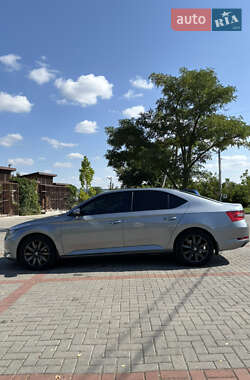 Лифтбек Skoda Superb 2016 в 