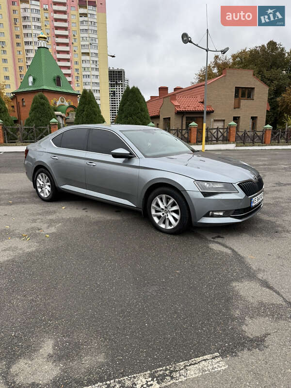 Лифтбек Skoda Superb 2016 в 