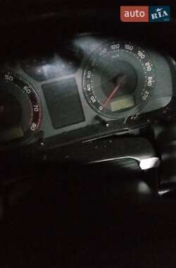 Лифтбек Skoda Superb 2003 в  фото 5 Лифтбек Skoda Superb 2003 в