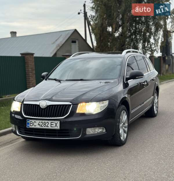 Универсал Skoda Superb 2011 в Львове фото Универсал Skoda Superb 2011 в Львове