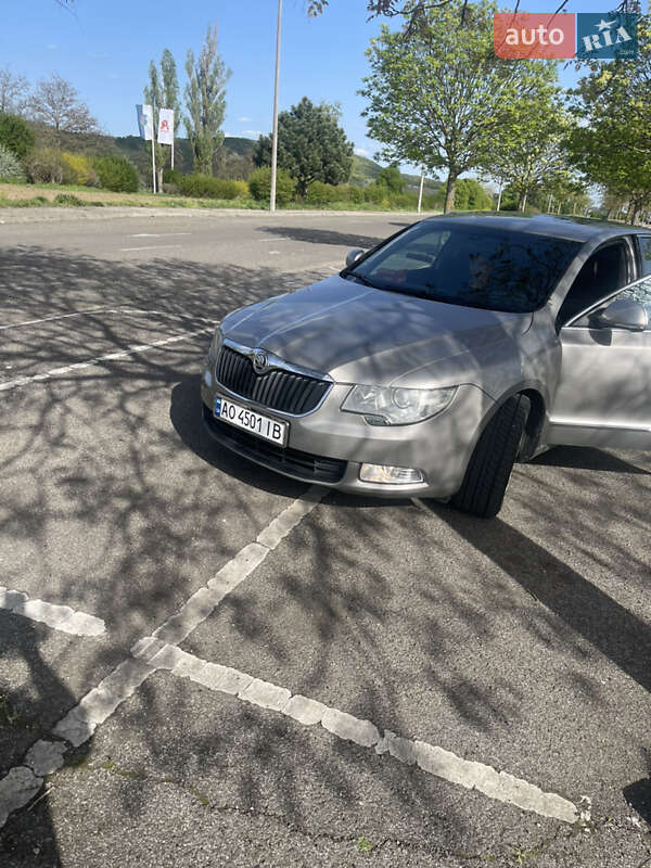 Ліфтбек Skoda Superb 2009 в Береговому фото 9 Ліфтбек Skoda Superb 2009 в Береговому
