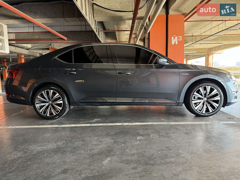 Лифтбек Skoda Superb 2019 в Львове