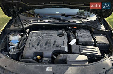 Універсал Skoda Superb 2014 в  фото 41 Універсал Skoda Superb 2014 в