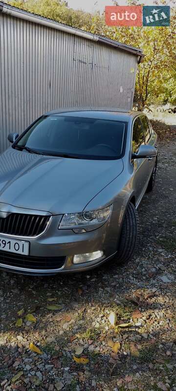 Лифтбек Skoda Superb 2011 в Одессе