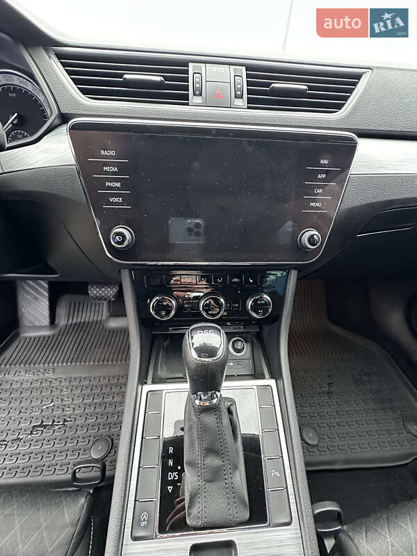 Универсал Skoda Superb 2021 в Нововолынске