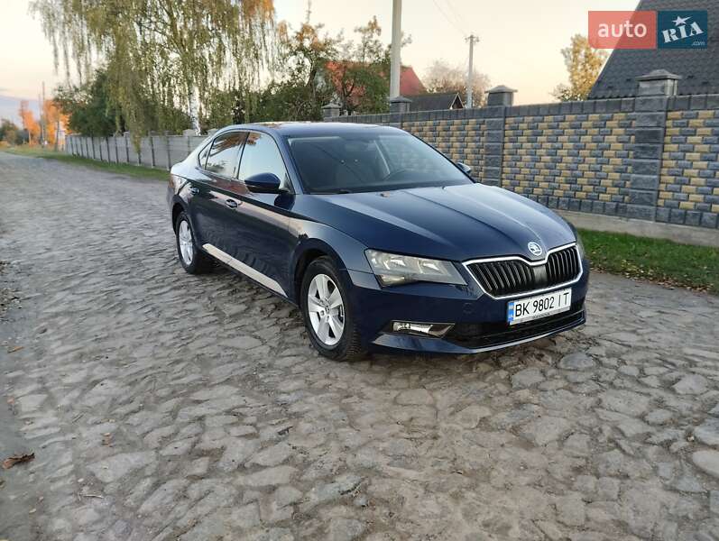 Лифтбек Skoda Superb 2017 в Дубно фото Лифтбек Skoda Superb 2017 в Дубно