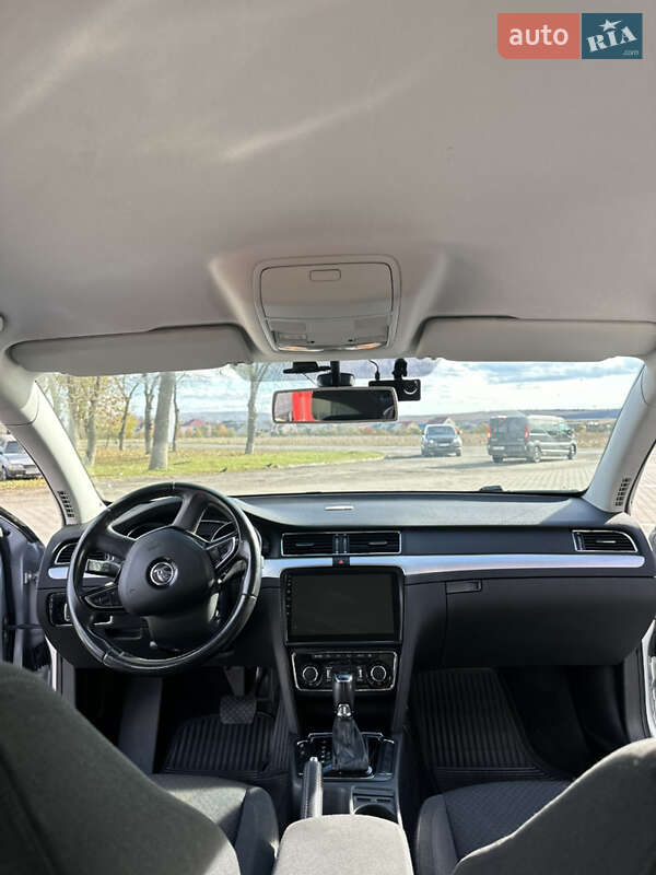 Лифтбек Skoda Superb 2013 в Черновцах