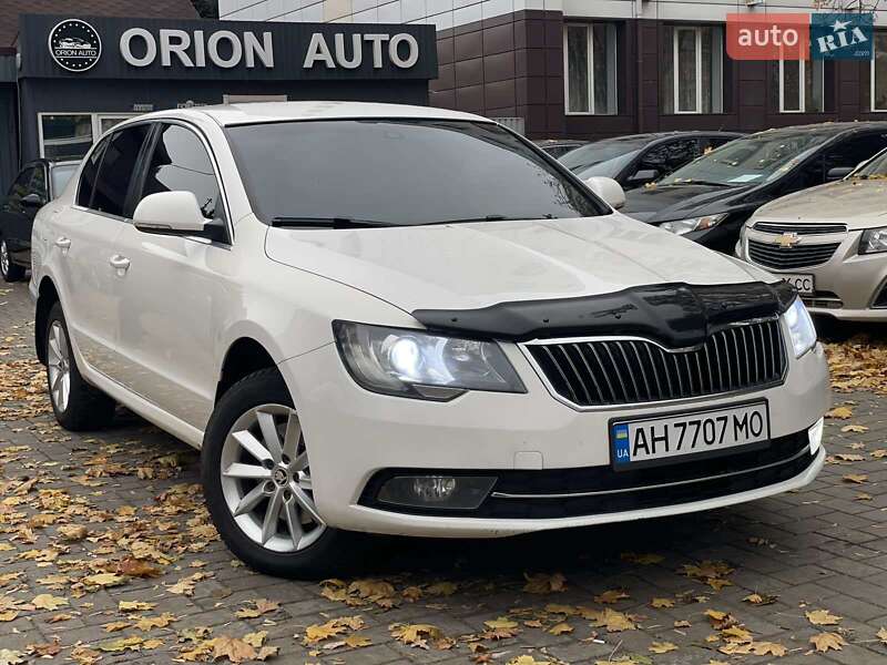 Лифтбек Skoda Superb 2013 в 