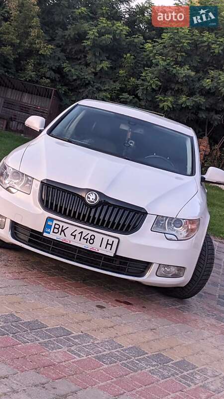 Ліфтбек Skoda Superb 2011 в Зарічному