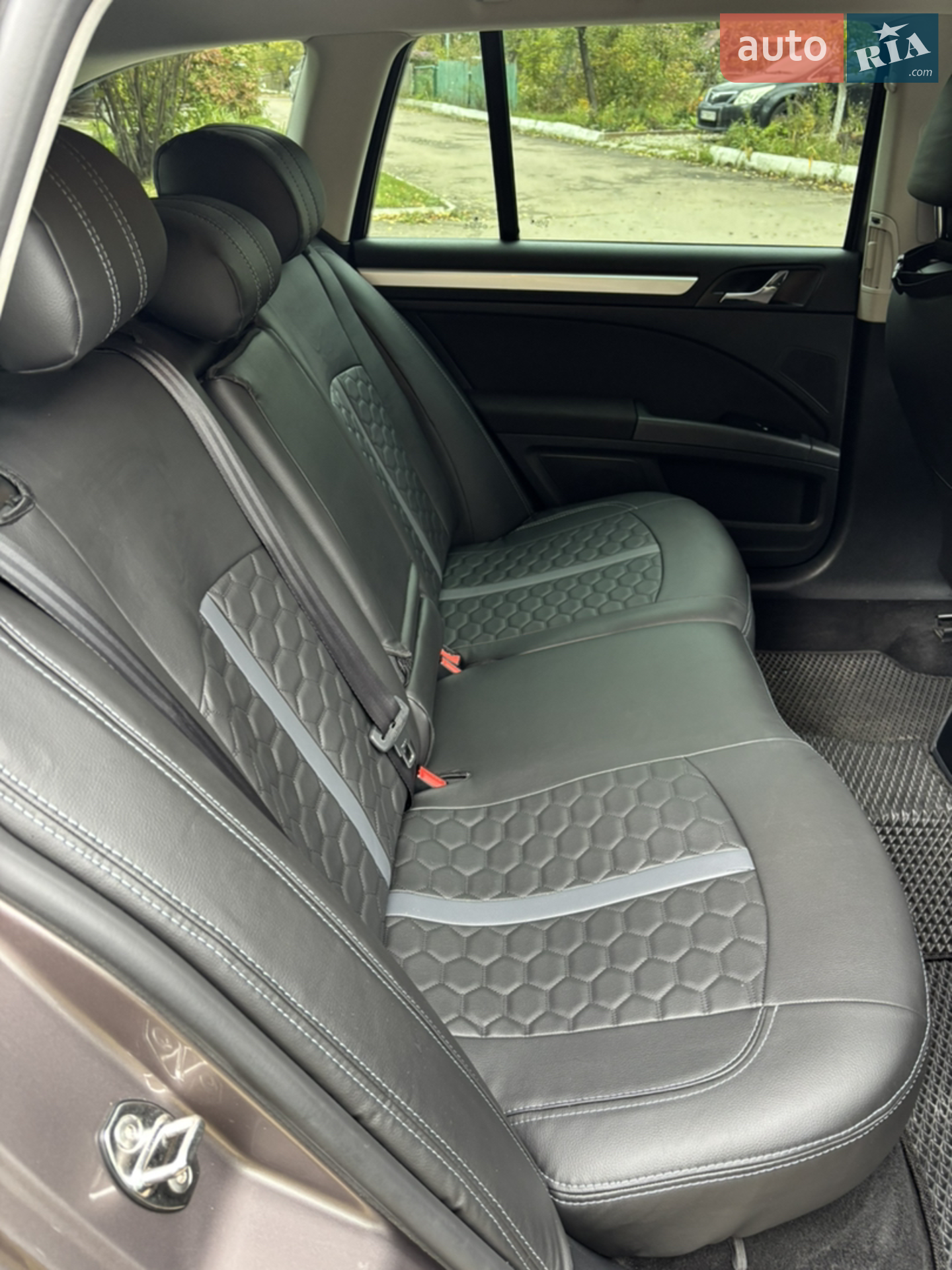 2010 Skoda Superb - мініатюра 18