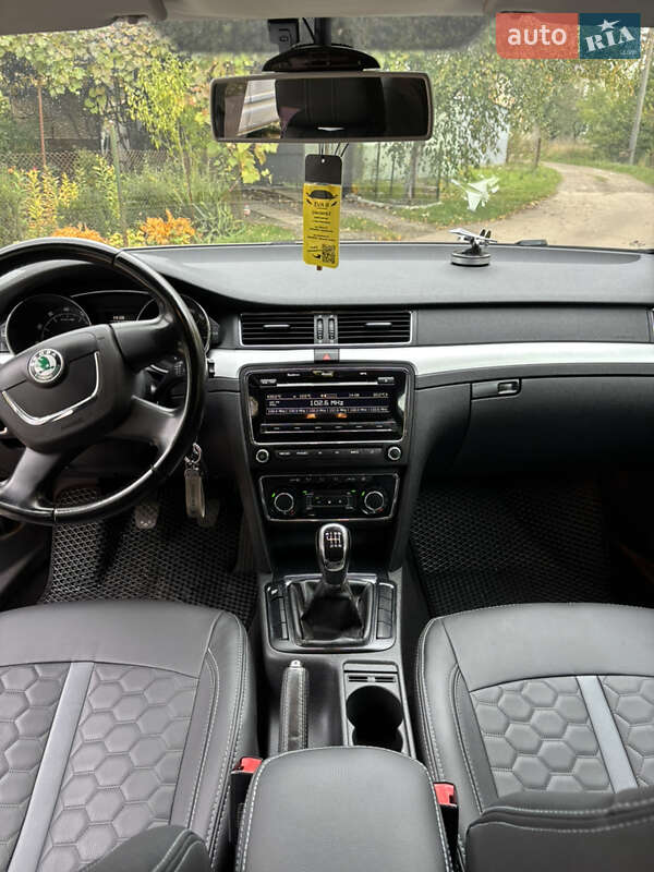 Универсал Skoda Superb 2010 в Ивано-Франковске