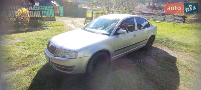 Лифтбек Skoda Superb 2002 в Верховине фото Лифтбек Skoda Superb 2002 в Верховине