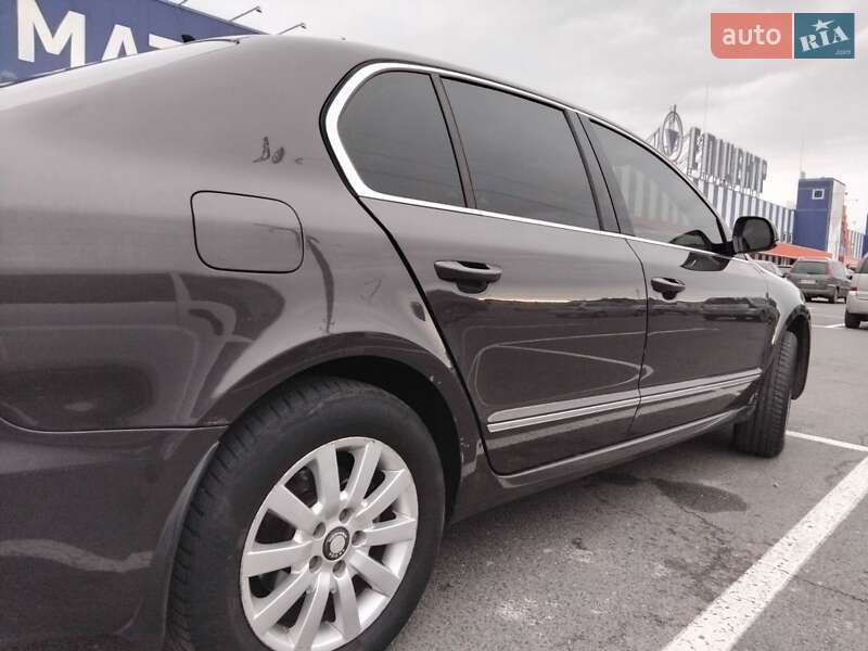 Лифтбек Skoda Superb 2011 в Луцке