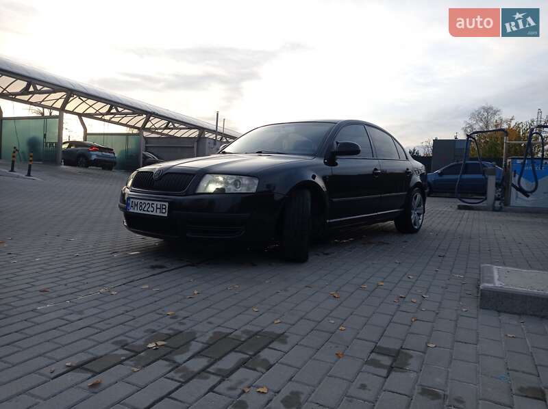 Лифтбек Skoda Superb 2007 в Новых Петровцах