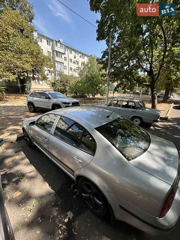 Лифтбек Skoda Superb 2006 в Василькове