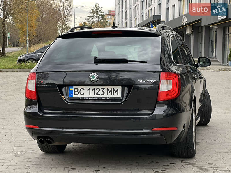 Универсал Skoda Superb 2012 в Новояворовске