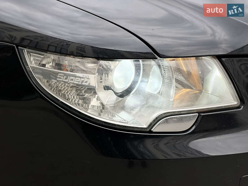 Универсал Skoda Superb 2012 в Новояворовске