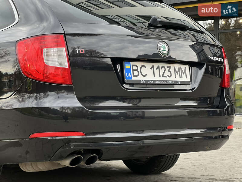 Универсал Skoda Superb 2012 в Новояворовске
