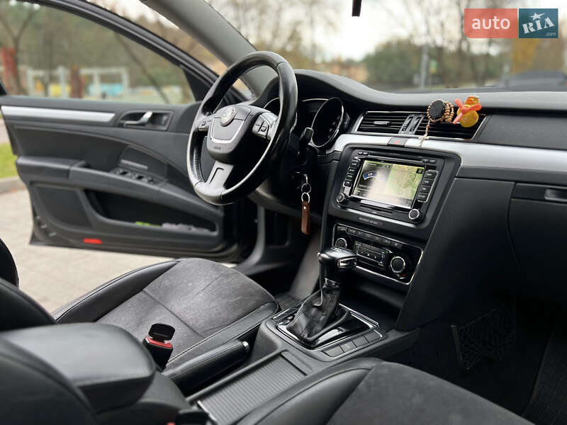 Универсал Skoda Superb 2012 в Новояворовске