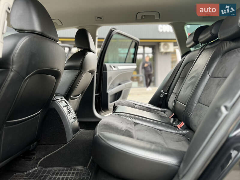 Универсал Skoda Superb 2012 в Новояворовске