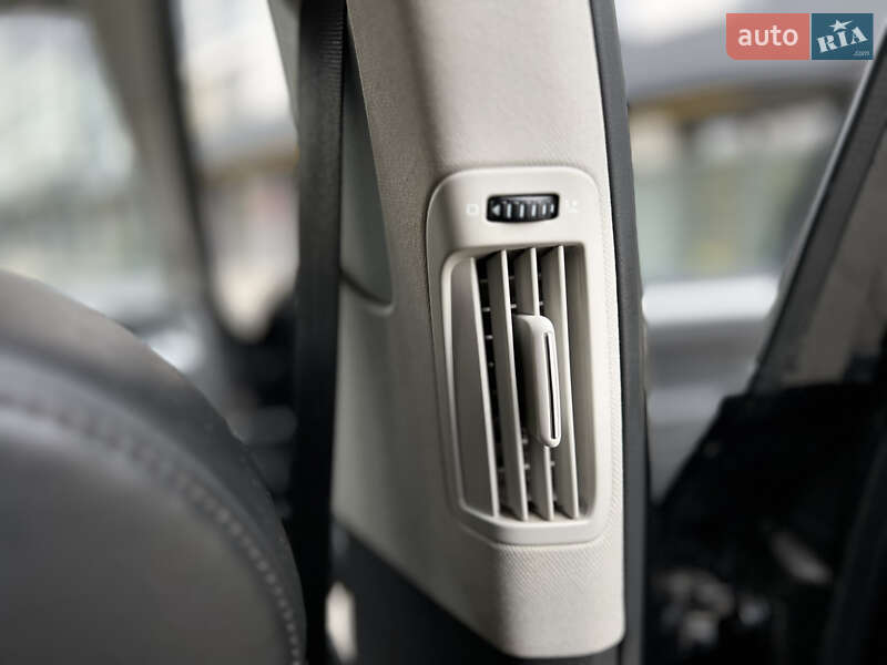 Универсал Skoda Superb 2012 в Новояворовске