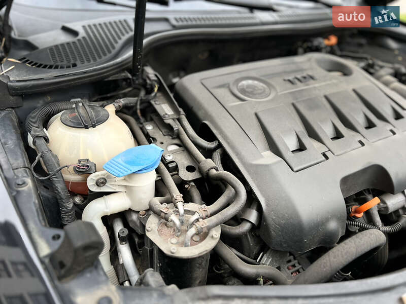 Универсал Skoda Superb 2012 в Новояворовске