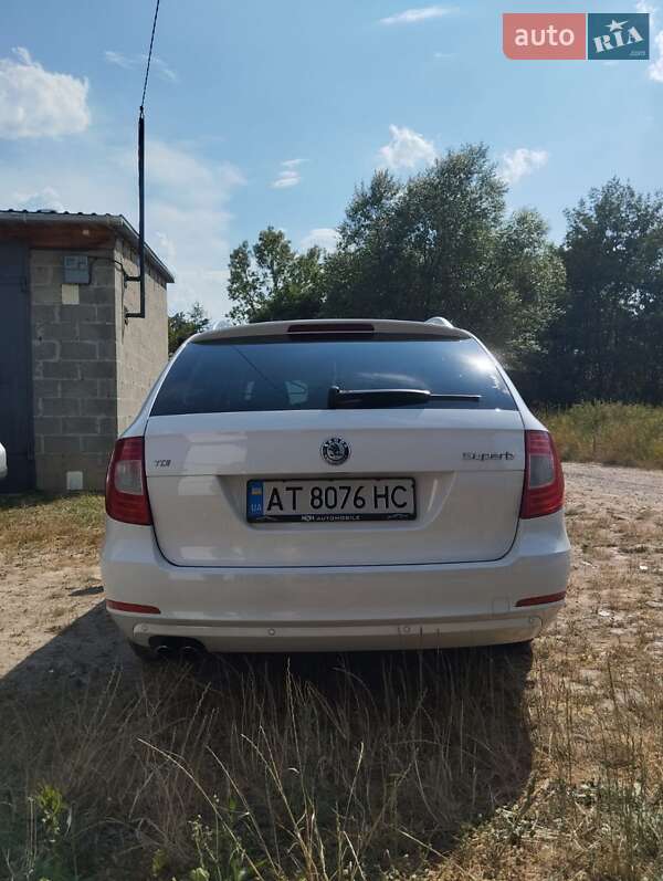 Универсал Skoda Superb 2010 в Долине