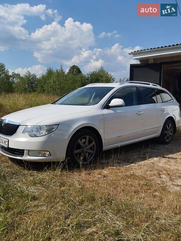 Универсал Skoda Superb 2010 в Долине