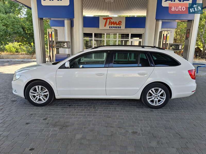 Универсал Skoda Superb 2011 в Николаеве