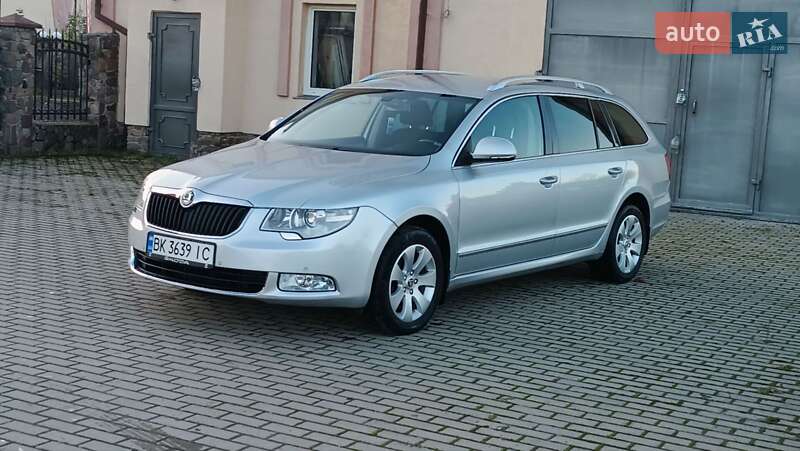 Універсал Skoda Superb 2011 в Сарнах